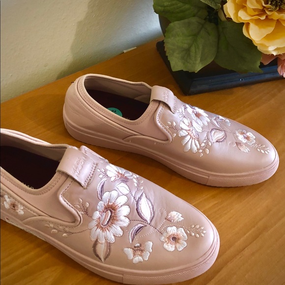 NWT Mark Nason Rosie Embroidered Women Slip On - Picture 2 of 6